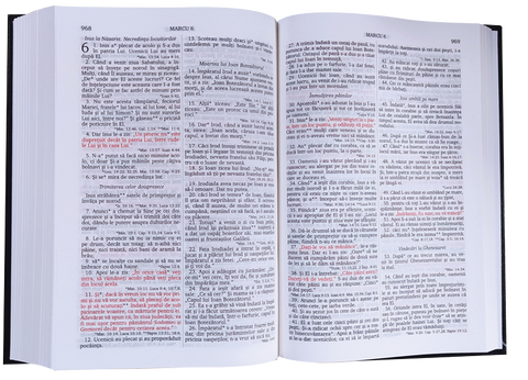 Bible en roumain avec paroles de Jésus en rouge